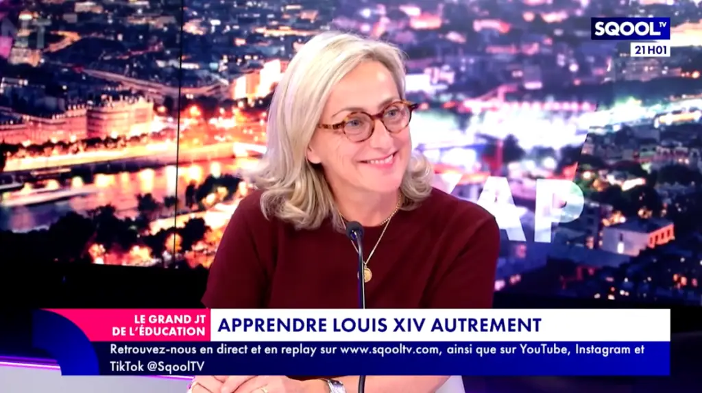 Marianne Vourch sur le plateau de Sqool TV pour expliquer comment apprendre Louis XIV autrement